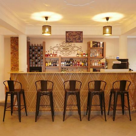 Ivory Castle Limited Hotel Kampala Bagian luar foto