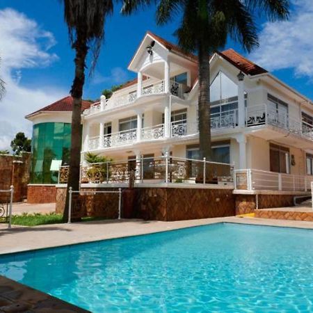 Ivory Castle Limited Hotel Kampala Bagian luar foto