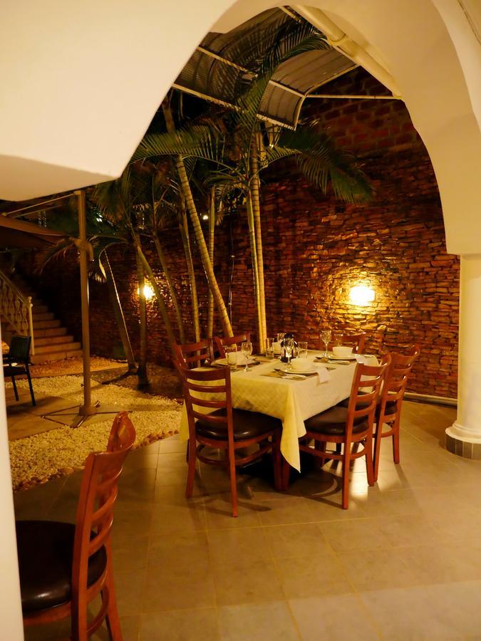 Ivory Castle Limited Hotel Kampala Bagian luar foto