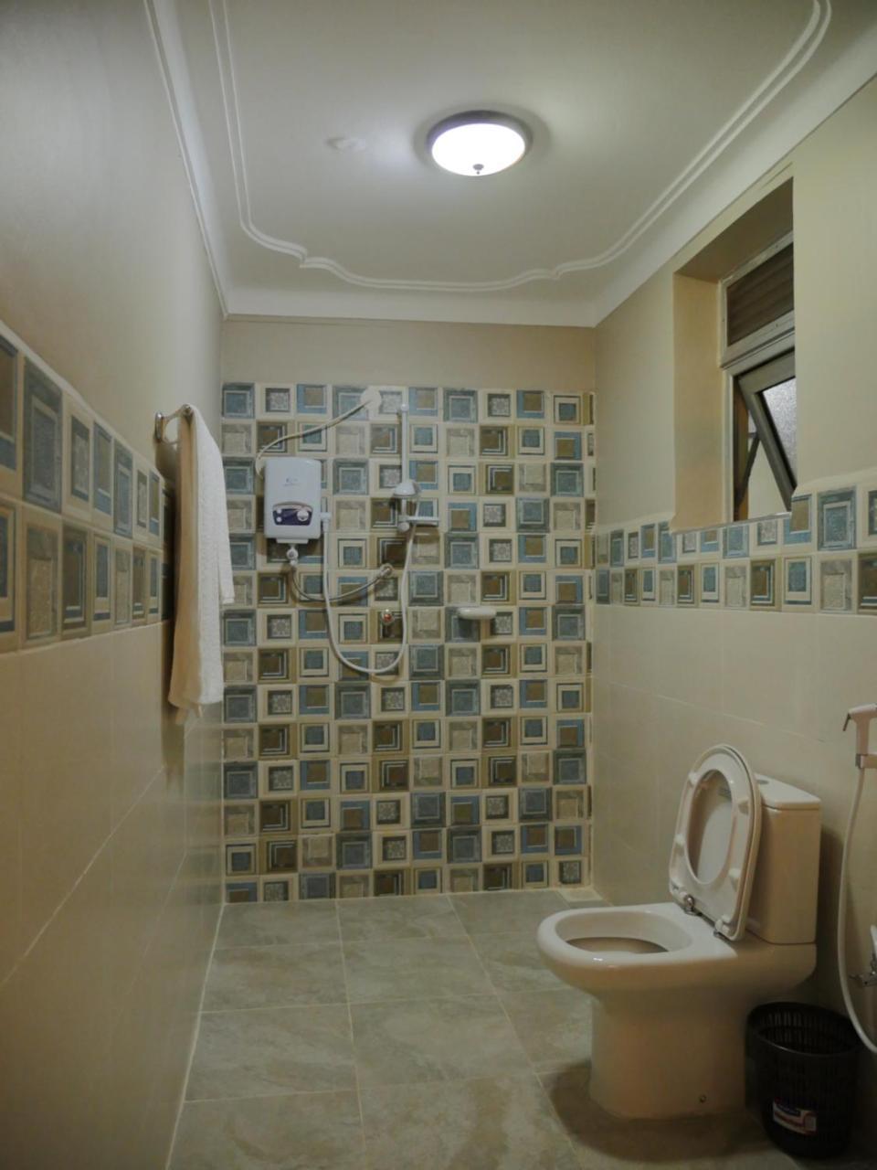 Ivory Castle Limited Hotel Kampala Bagian luar foto