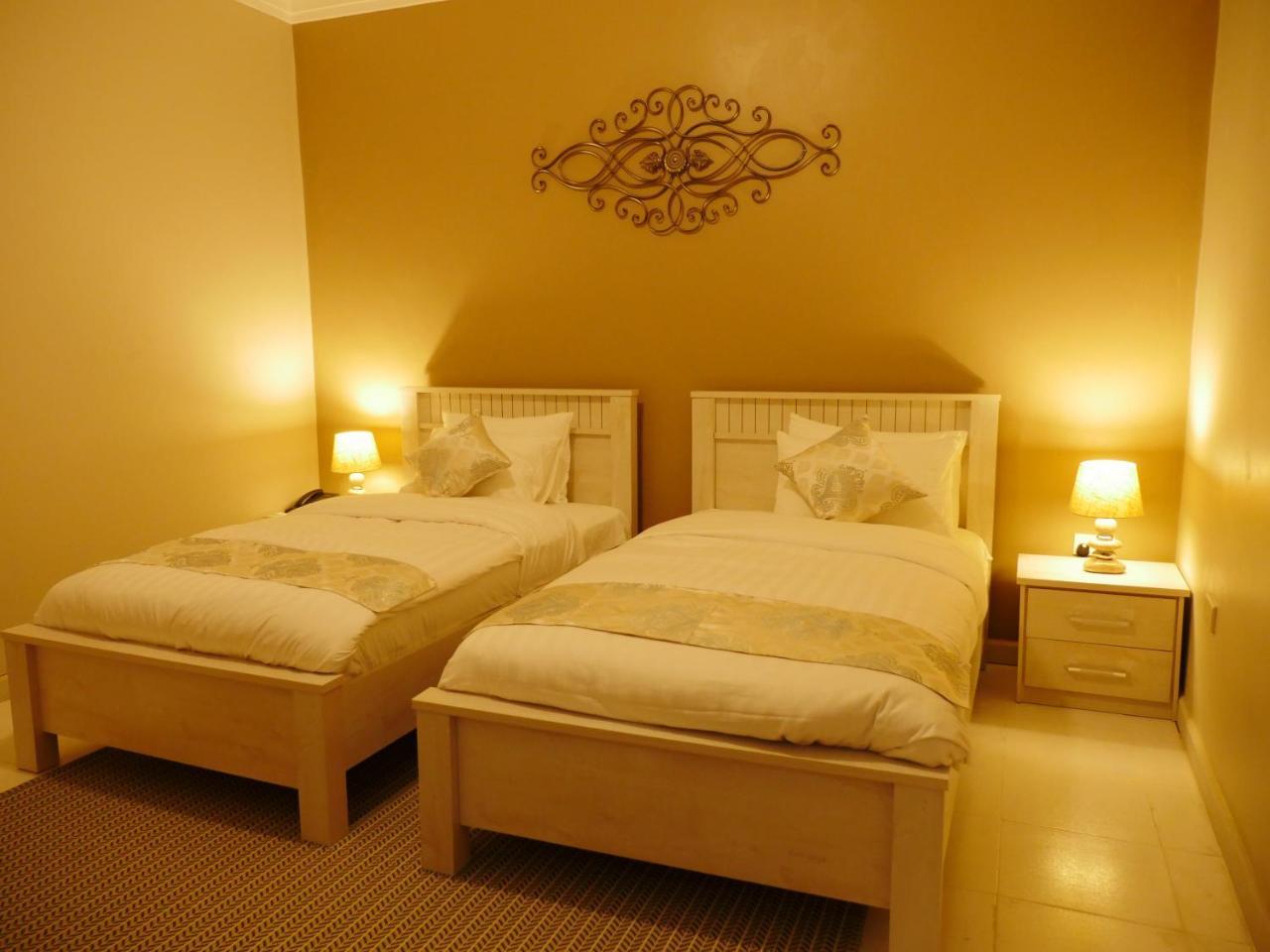 Ivory Castle Limited Hotel Kampala Bagian luar foto