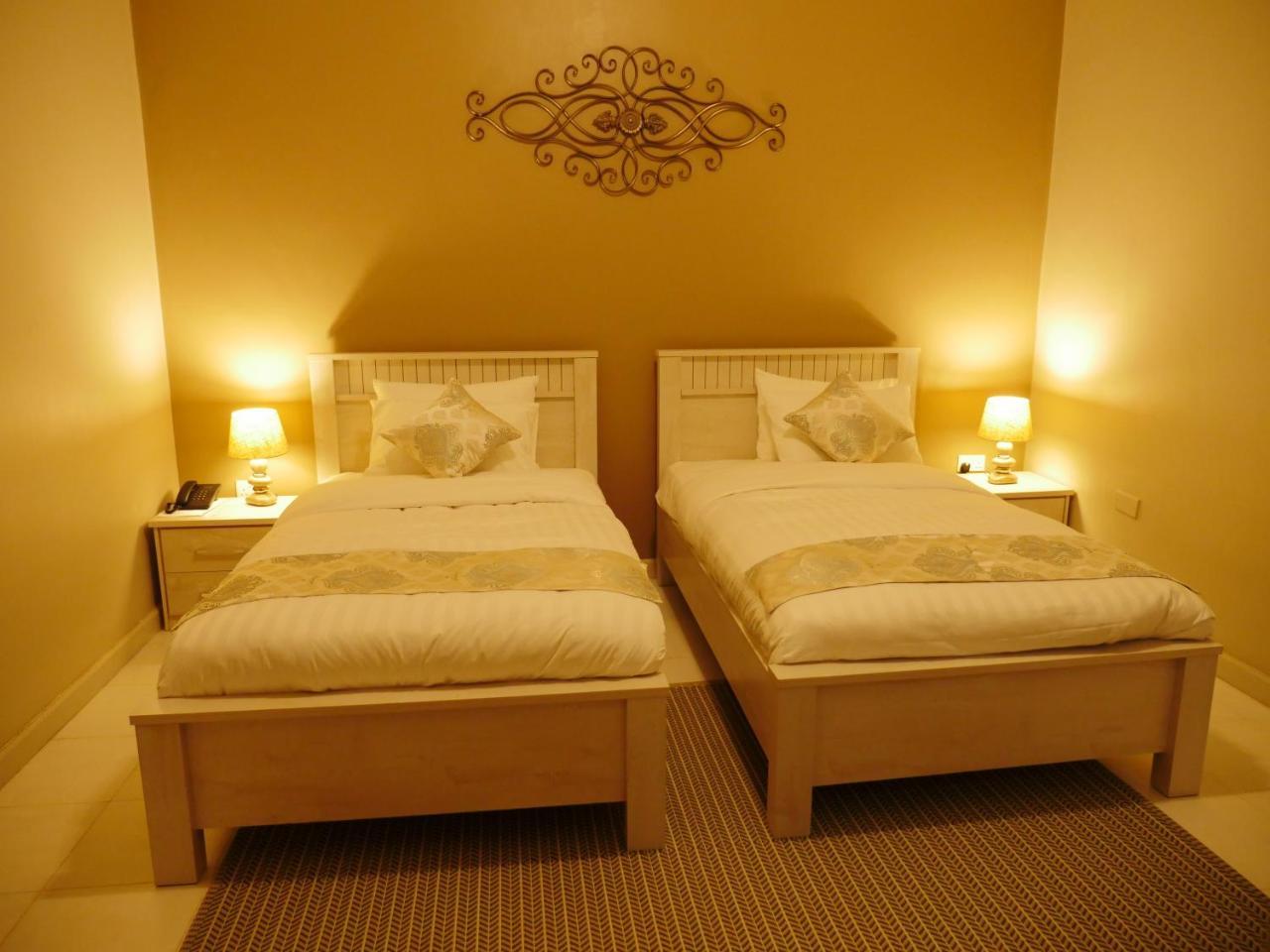 Ivory Castle Limited Hotel Kampala Bagian luar foto