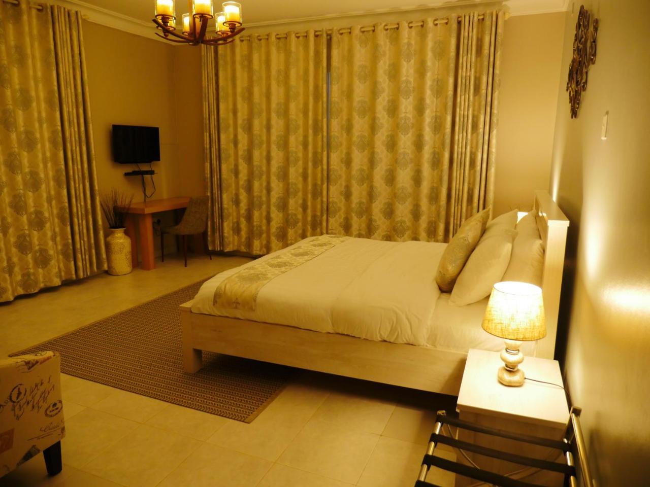 Ivory Castle Limited Hotel Kampala Bagian luar foto